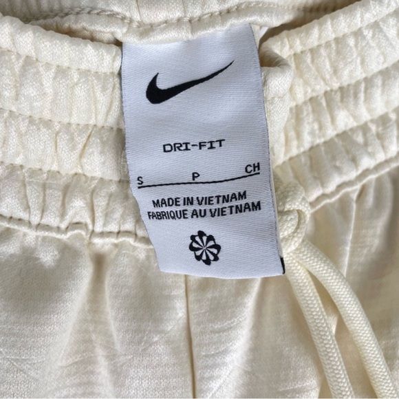 NWOT Nike Dri-Fit Swoosh Fly Crossover Women’s Small Ivory Basketball Shorts - Picture 12 of 14